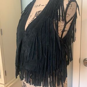 twentyone black leather fringed vest, like new!!! Outfit makeover!! 🖤🖤🖤